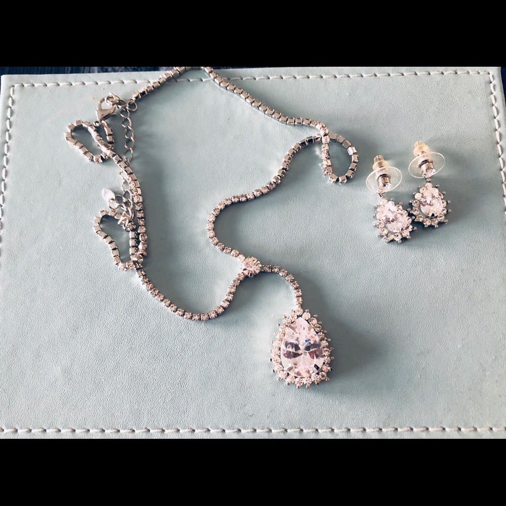 Costume jewelry set - pendant and earrings
